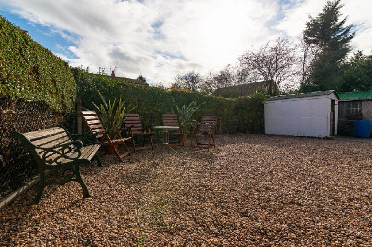 Beautiful 6 Bedroom Holiday Home, Manchester Wythenshawe Exteriör bild